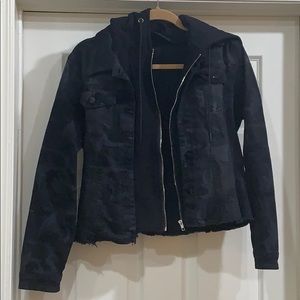 Small navy camouflage jacket.